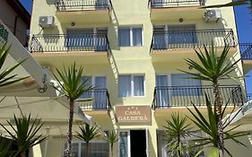 Vila 45 & Casa Galbena